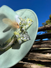Load image into Gallery viewer, Kaye Feather Fedora [Mint]
