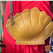 Load image into Gallery viewer, Clam Leather Handbag [Red]
