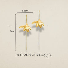 Load image into Gallery viewer, Magnolia Mini leaf dangle earrings [gold]

