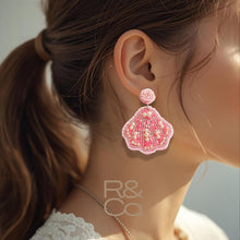 Load image into Gallery viewer, Pearly Shelly Beaded Drop earrings [pink]
