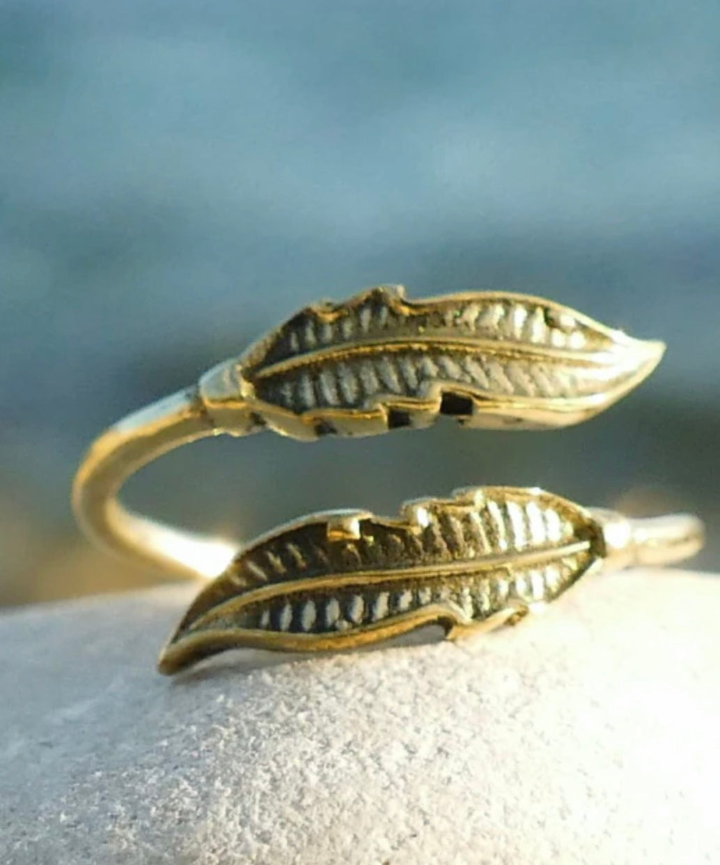 Adjustable feather ring [brass]