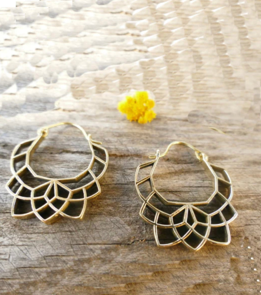 Geometric lotus earrings [brass]