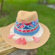 Load image into Gallery viewer, Rosada blush flamingo Panama Hat [sand]
