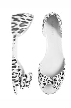 Load image into Gallery viewer, Jelly Cheetah Sandals White: Size 7
